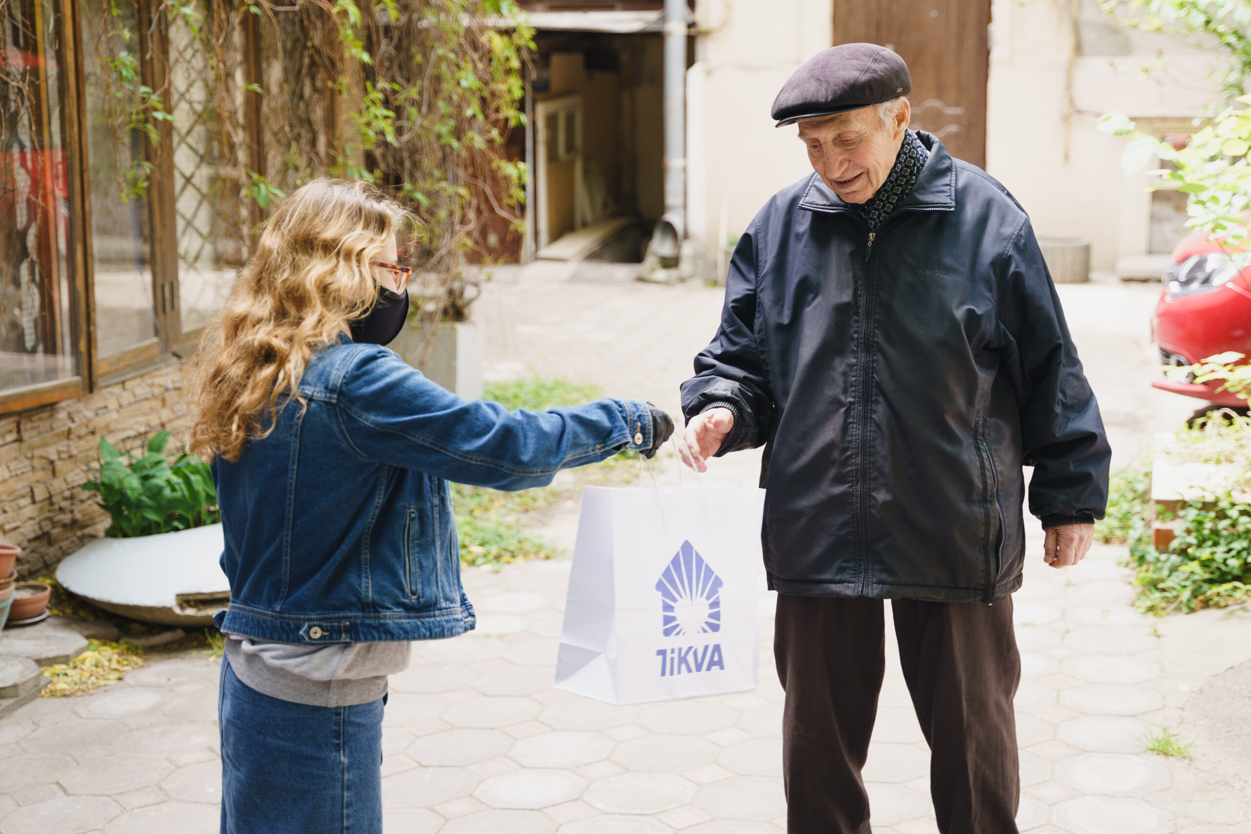 Tikva students delivering weekly food packages for elderly (2)