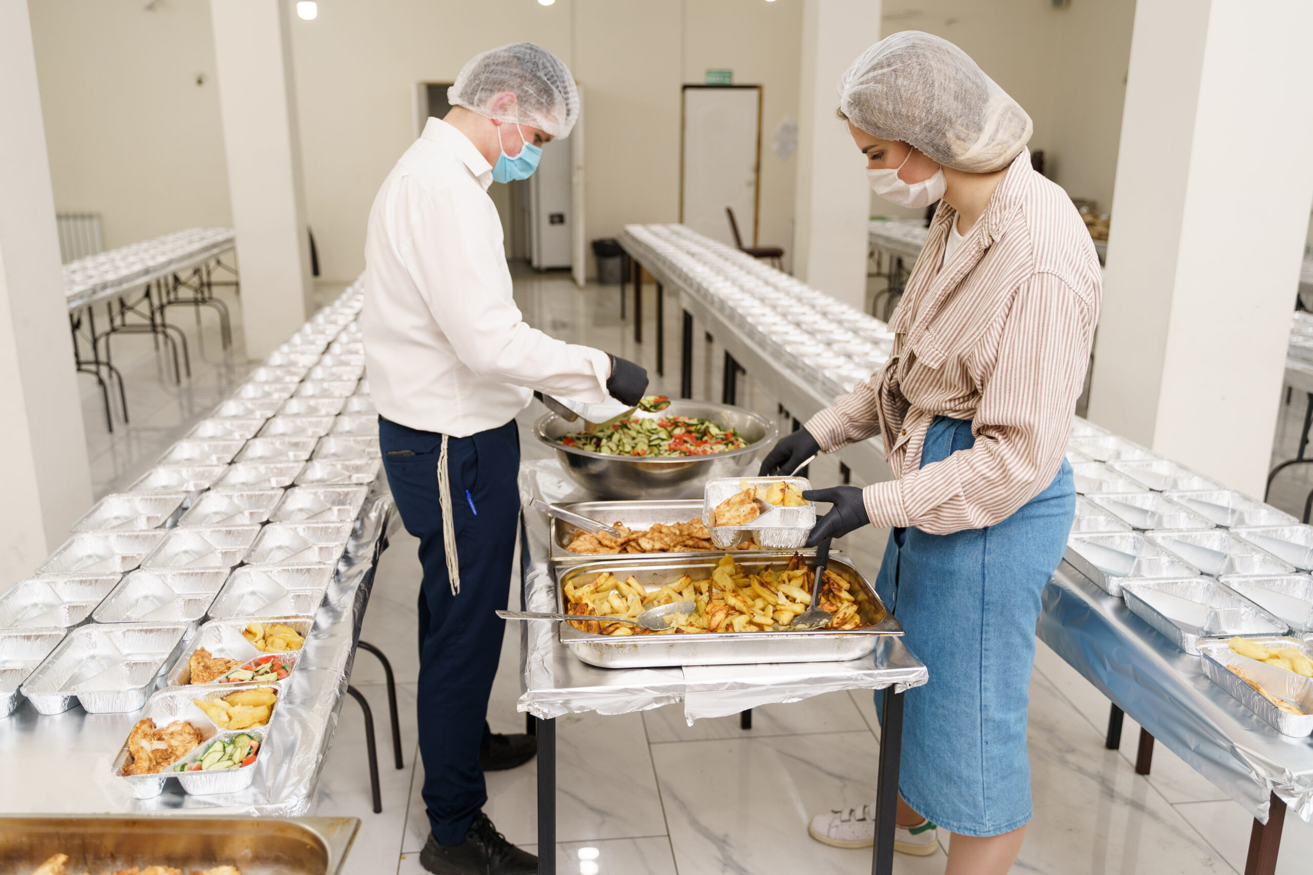 Weekly delivery of food packages to elderly people by Tikva Students (2)